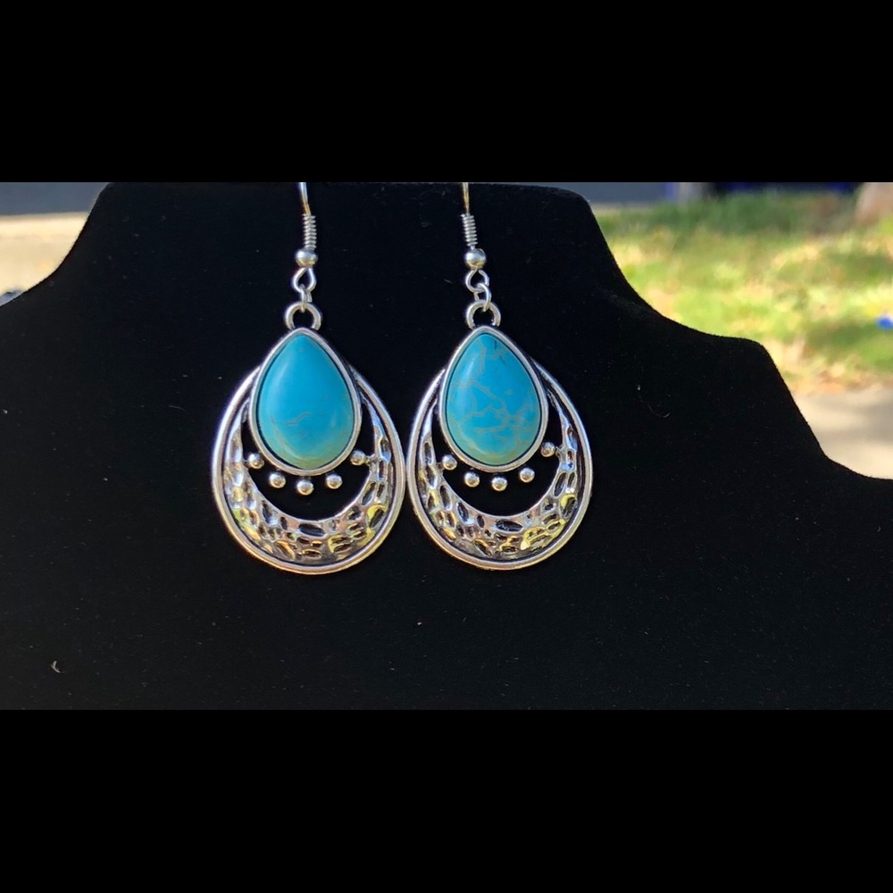 I am selling teal and silver Earrings
